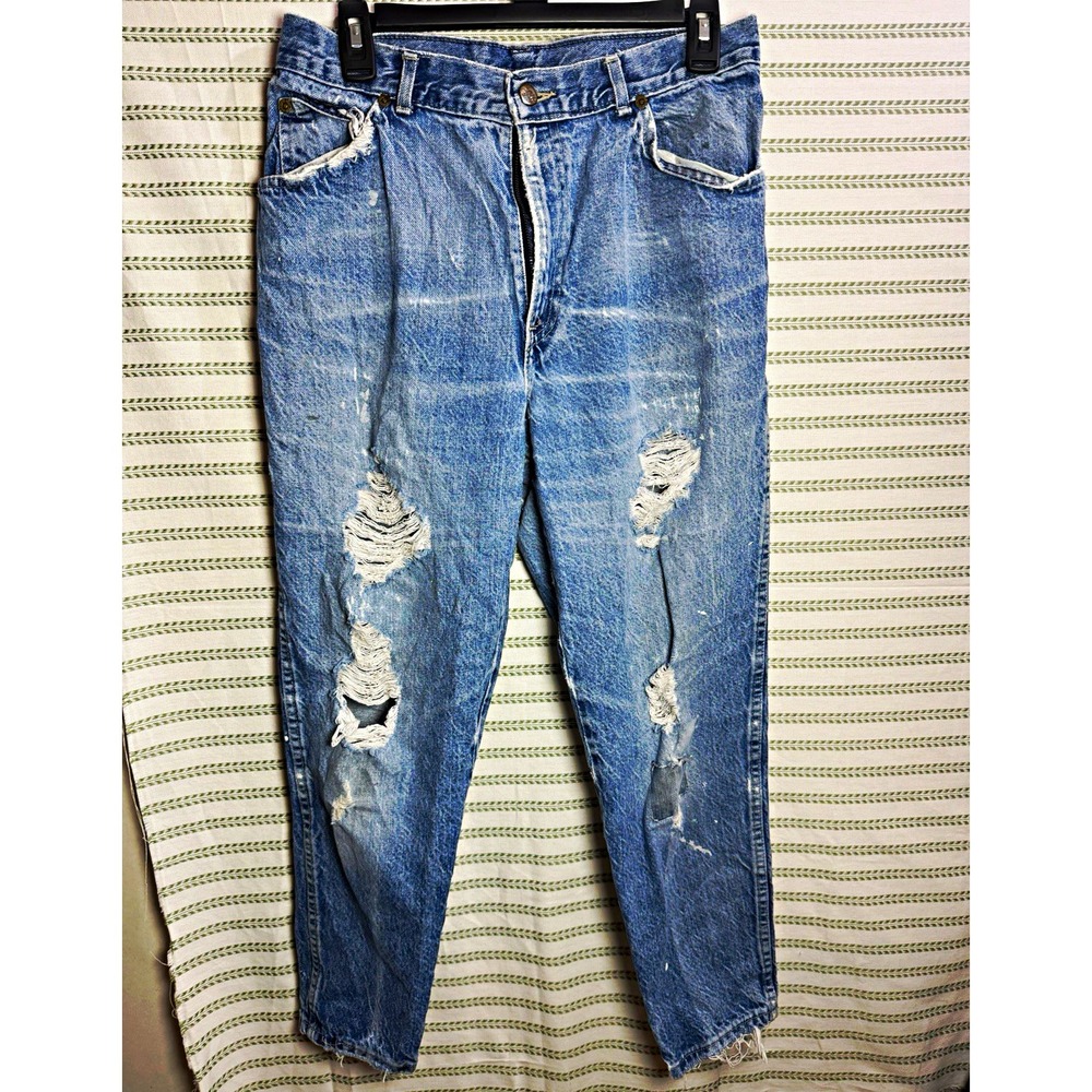Chic women's Tapered Jeans Slim Fit Light Wash Distressed Blue Denim 5-Pocket